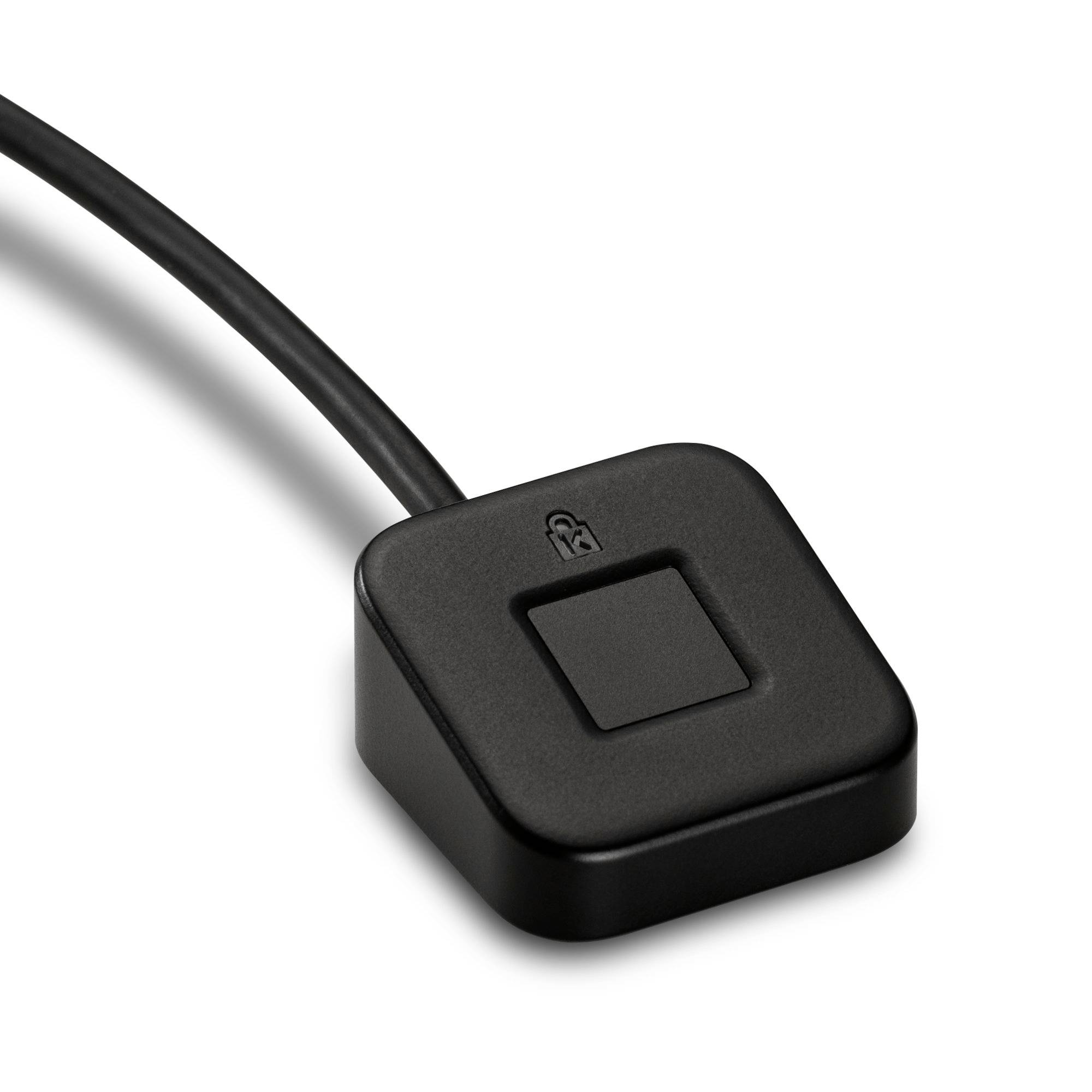 Schwarzer USB-Sicherheitsschlüssel mit quadratischer Schaltfläche und angebrachtem Kabel, dargestellt auf weißem Hintergrund.