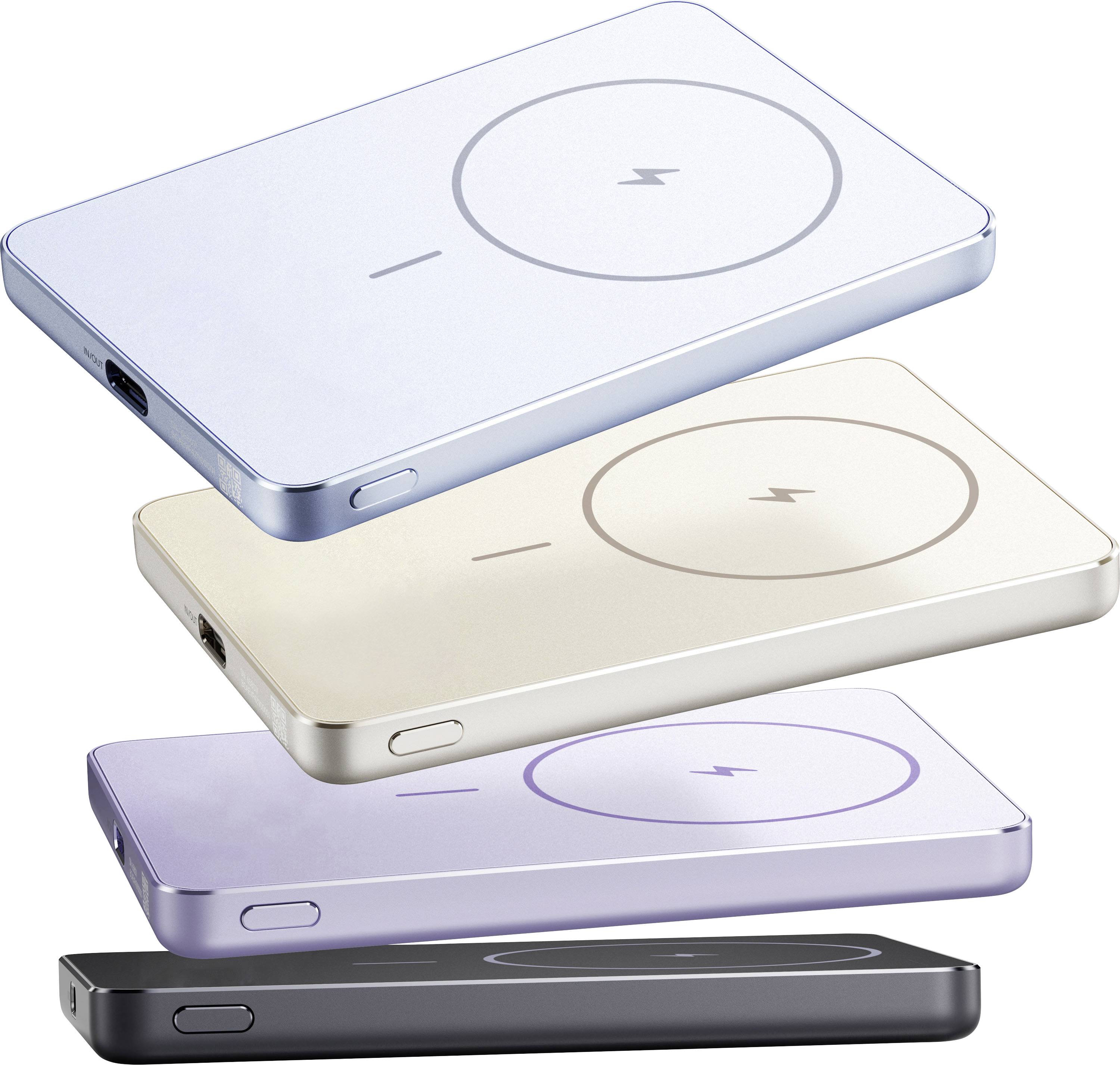 Vier übereinander gestapelte schlanke kabellose Ladepads in Blau, Beige, Lavendel und Schwarz, jedes mit einer kreisförmigen Ladefläche und Blitzsymbol.