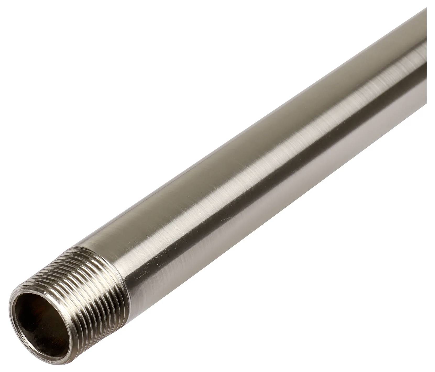Nahaufnahme eines glänzenden Metallrohrs oder einer Rohrsegment-Sektion mit Gewinde auf weißem Hintergrund.
