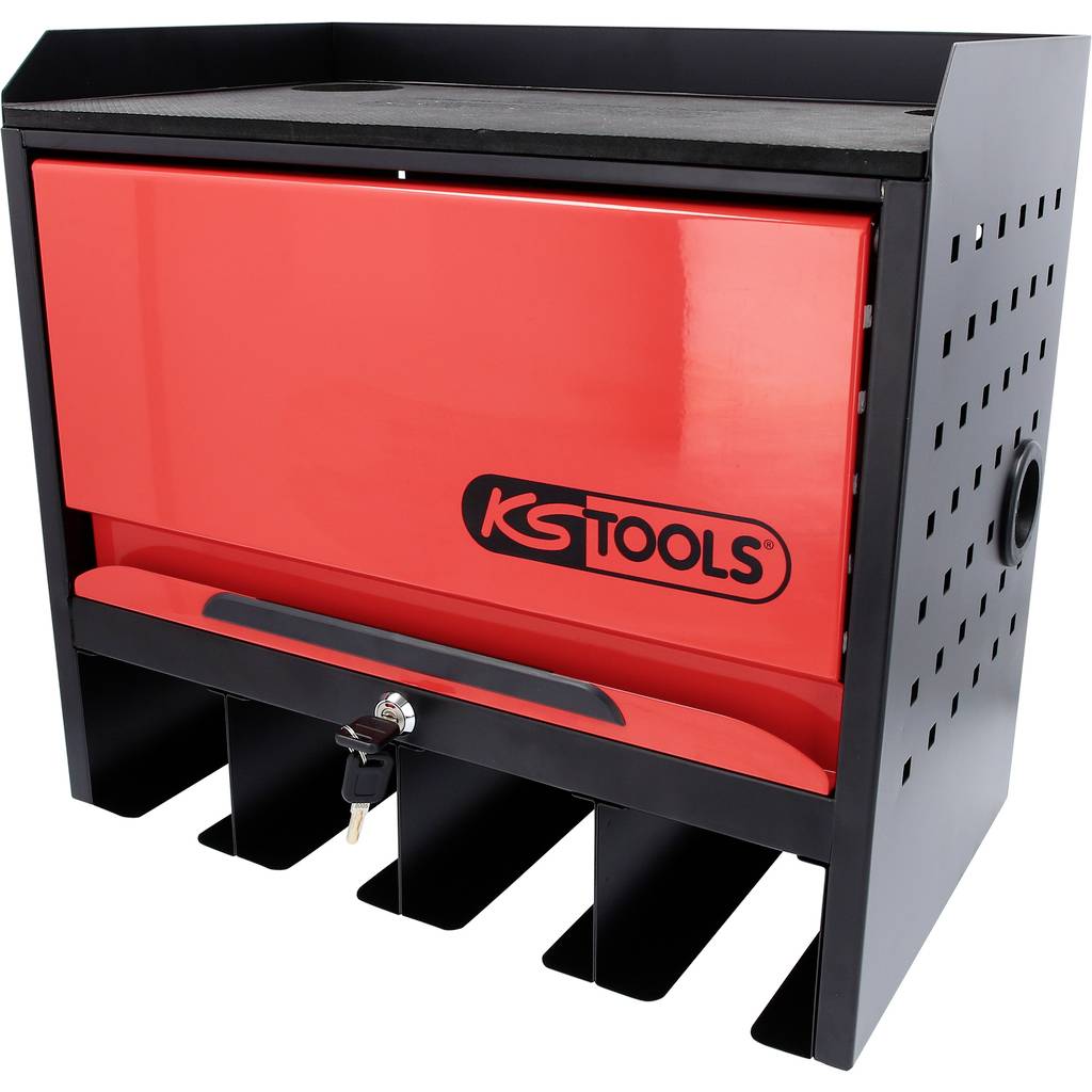 Rotes KSTools Metall-Werkzeugschrank mit verschließbarer Vordertür und offenen Lagerfächern unten auf schwarzem Rahmen.