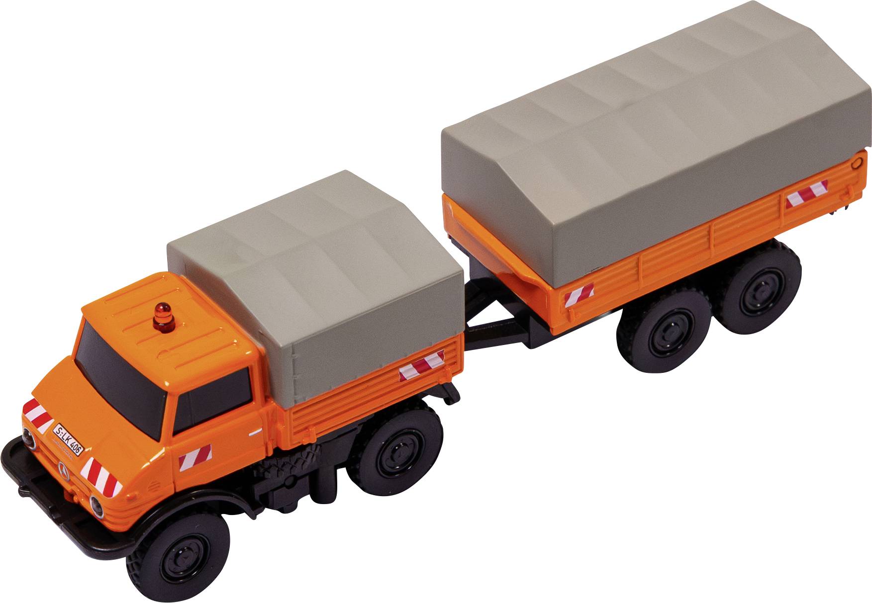 Orangefarbener Spielzeug-Lastwagen zieht einen passenden Anhänger, beide mit grauen abgedeckten Ladeflächen, auf weißem Hintergrund dargestellt.