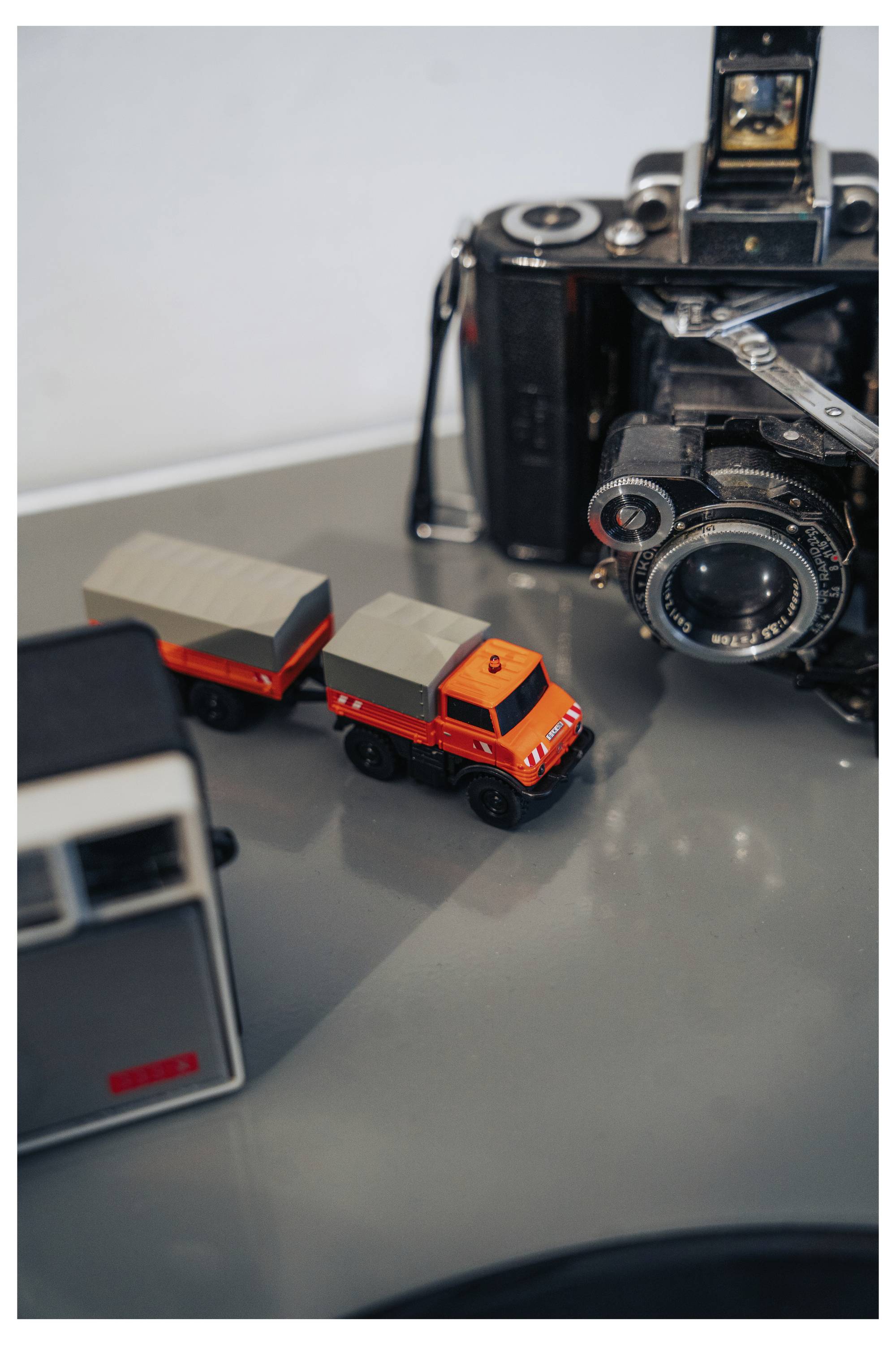 Carson Modellsport 500504177 1:87 RC Modellauto Elektro Straßenmodell Heckantrieb (2WD) inkl. Akku, Ladegerät und Senderbatterien