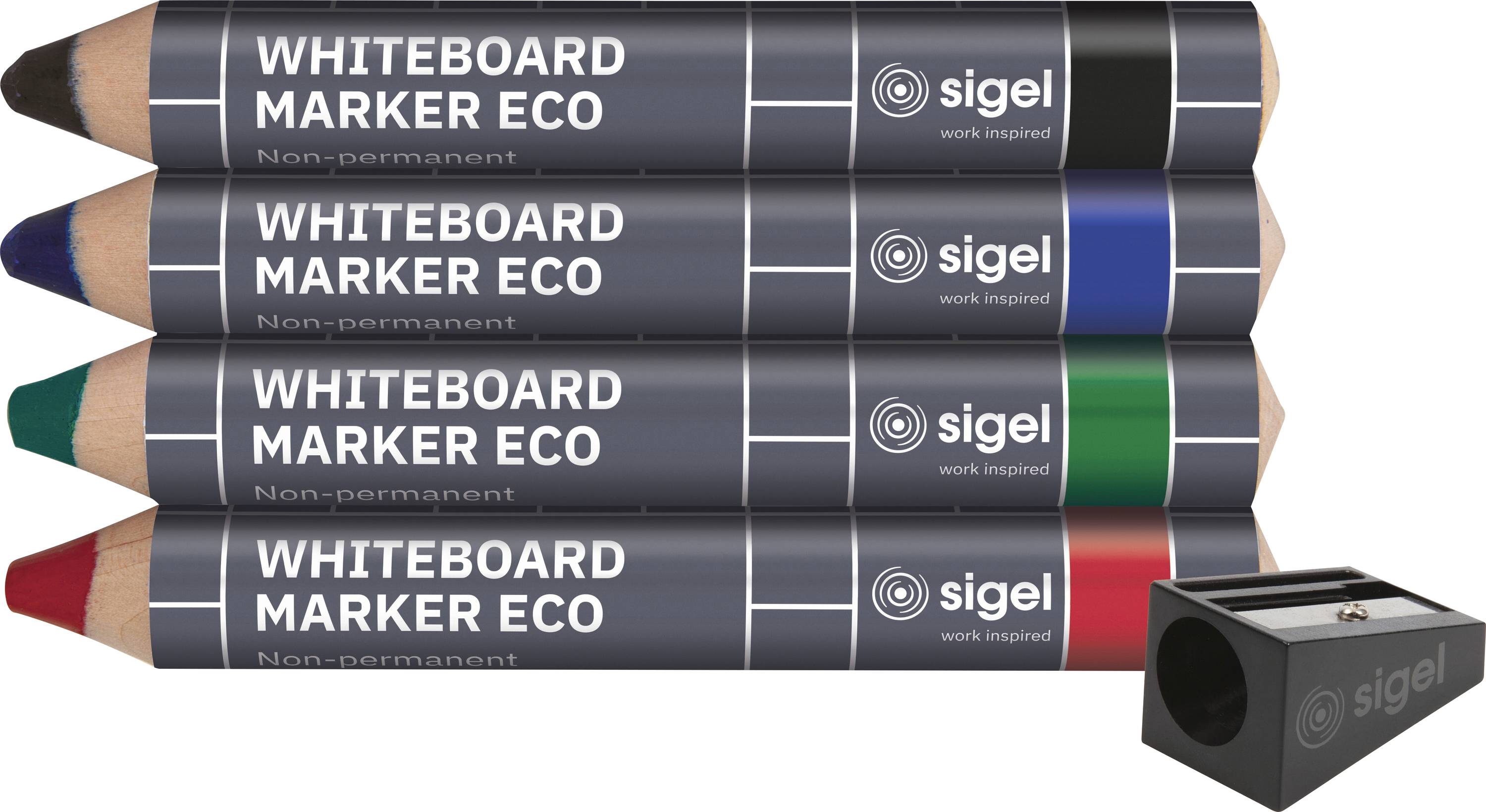Vier Sigel Whiteboard Marker Eco Stifte in Schwarz, Blau, Grün und Rot, mit einem schwarzen Bleistiftspitzer unten rechts.