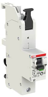 Weißer ABB-Elektroschutzschalter von vorne mit schwarzem Hebel und rotem ABB-Etikett.