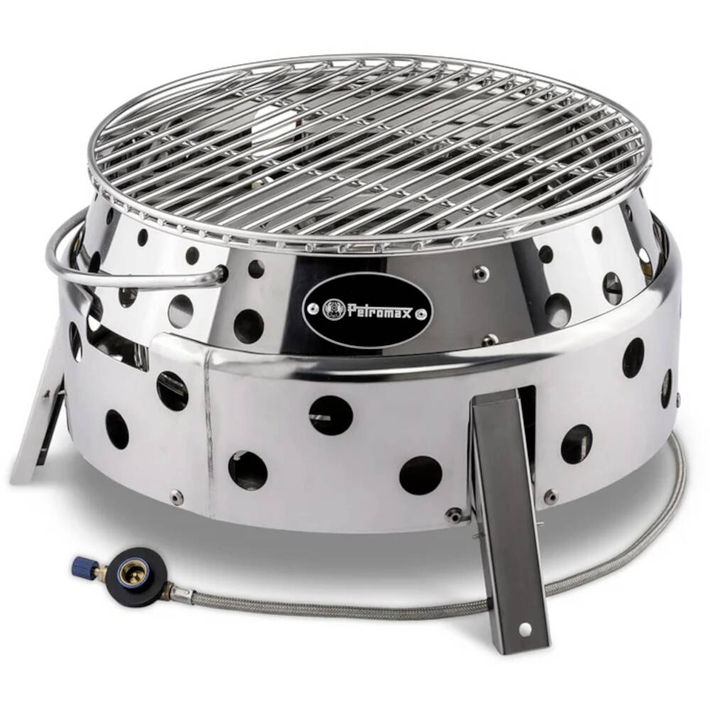Tragbarer Edelstahl-Holzkohlegrill mit kreisförmigem Rost, Seitengriffen und angebrachtem Gasschlauch/Regler.