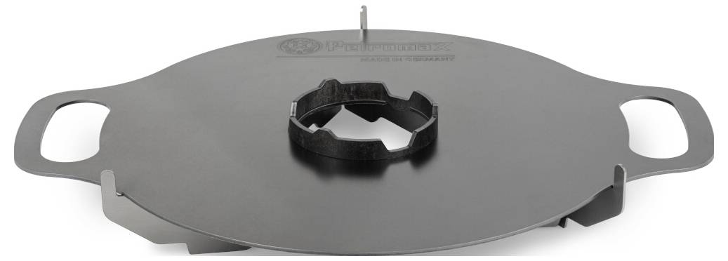 Runde Metallkochplatte oder Pfanne mit Seitengriffen und einem zentralen erhöhten Ring, dargestellt auf weißem Hintergrund.