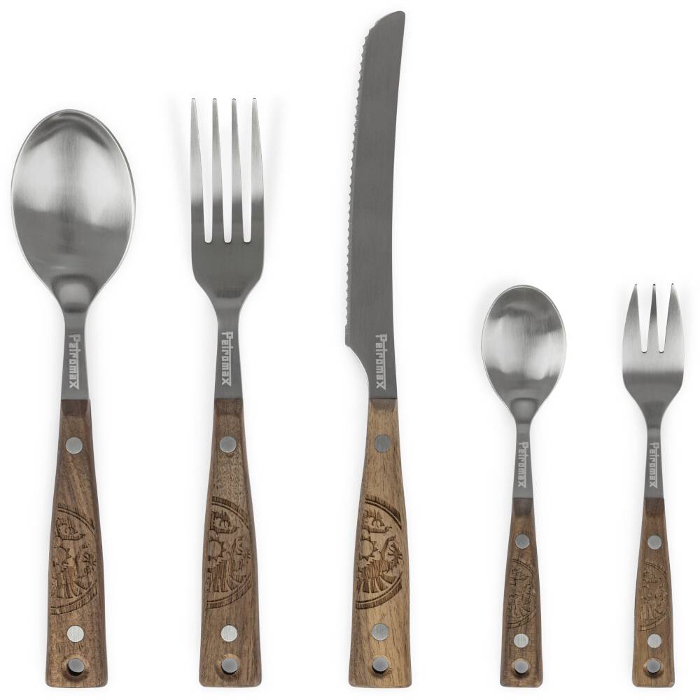 Fünfteiliges Besteck-Set aus Edelstahl mit holzoptischen Griffen: Löffel, Gabel, Messer mit Wellenschliff, Teelöffel und Dessertgabel.