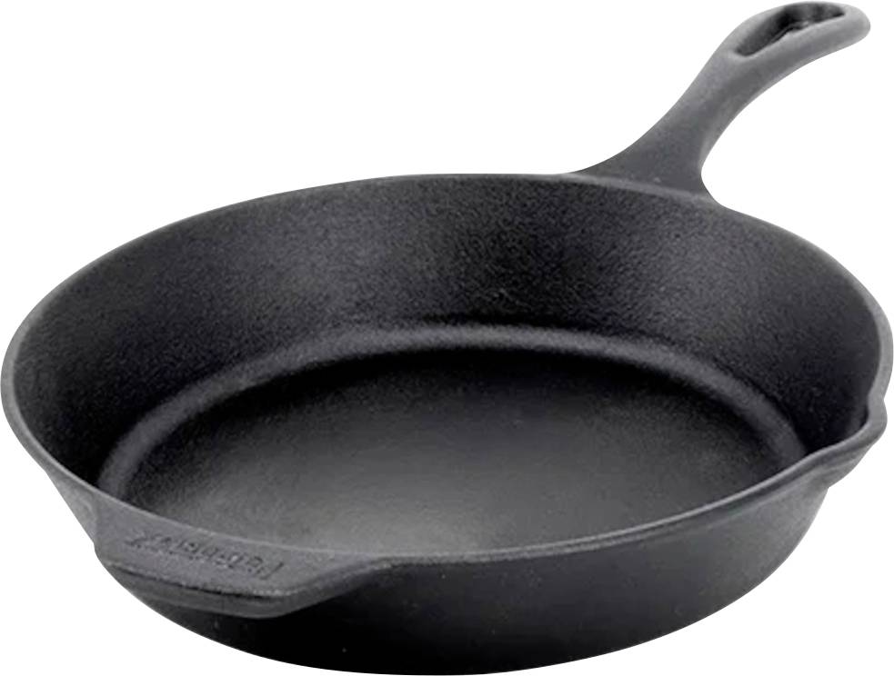 Schwarze Gusseisenpfanne mit langem Griff und Ausgießern, dargestellt auf weißem Hintergrund.