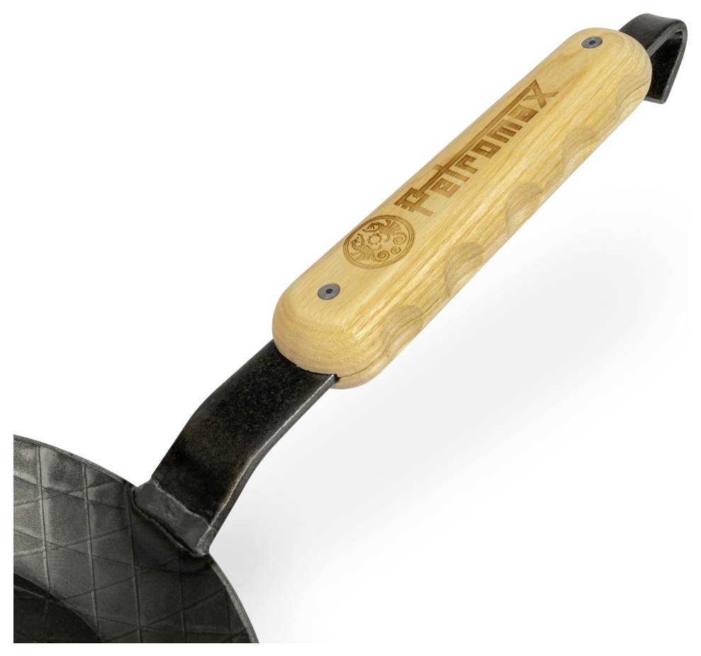 Holzgriff-Küchengerät mit schwarzem Metallkopf und teilweiser Pfanne, mit der Bezeichnung 