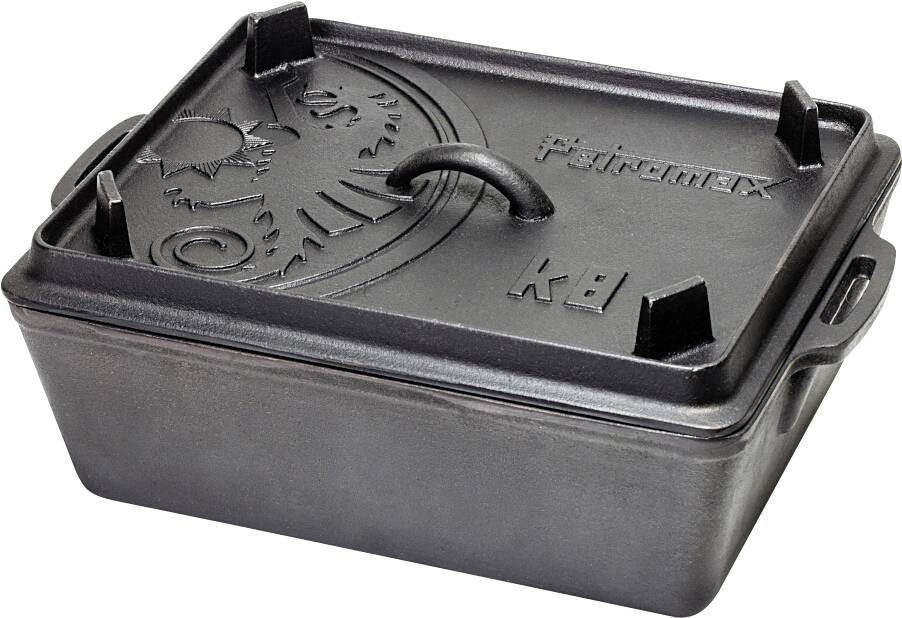 Schwarzer Gusseisen-Bräter mit passendem Deckel und Griff, gezeigt vor weißem Hintergrund.