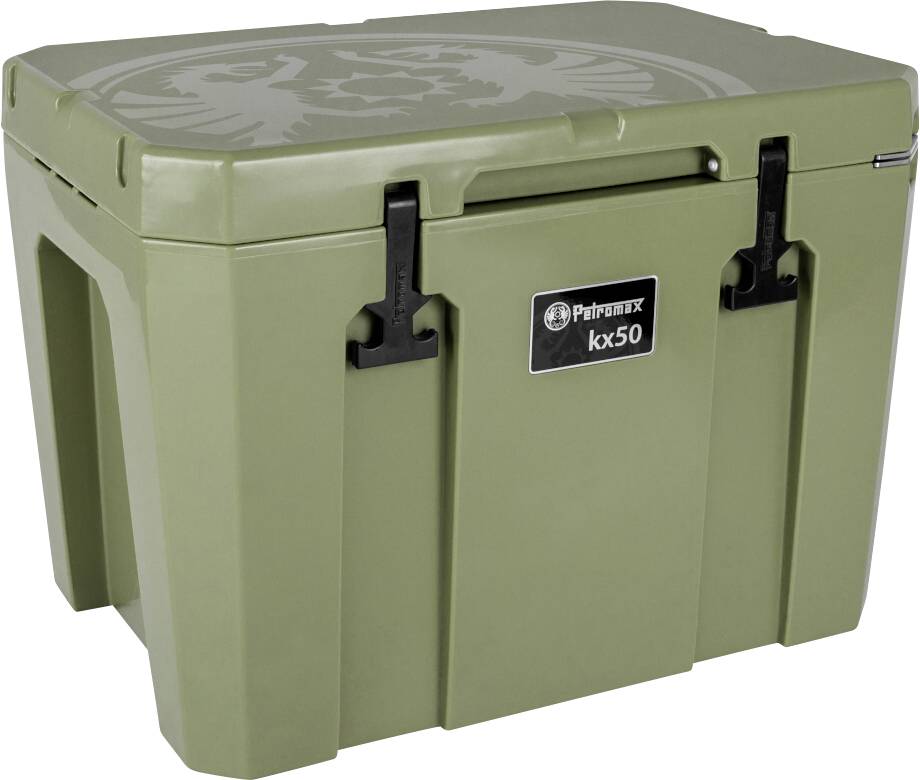 Olivgrüne isolierte Kühlbox mit schwarzen Verschlüssen und Griff, beschriftet mit „Piratmax kx50