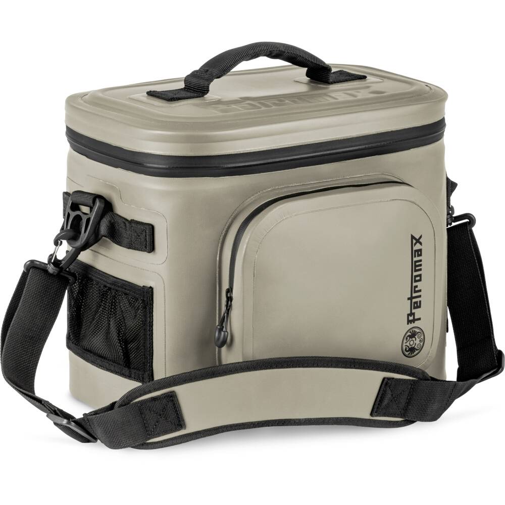 Beige isolierte Soft-Cooler-Tasche mit schwarzem Rand, Obergriff, Schultergurt, vorderer Reißverschlusstasche und seitlicher Netztasche auf weißem Hintergrund.