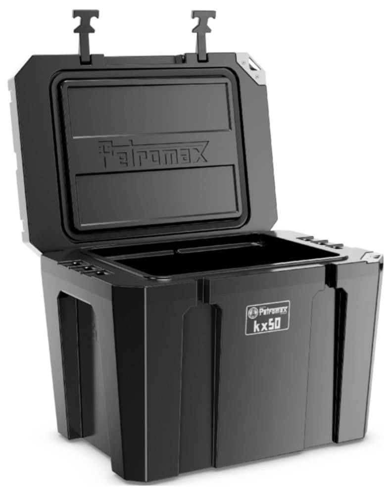 Schwarze Farmax Kx50 isolierte Aufbewahrungsbox mit offener Klappdeckel und Verschlüssen, auf weißem Hintergrund dargestellt.