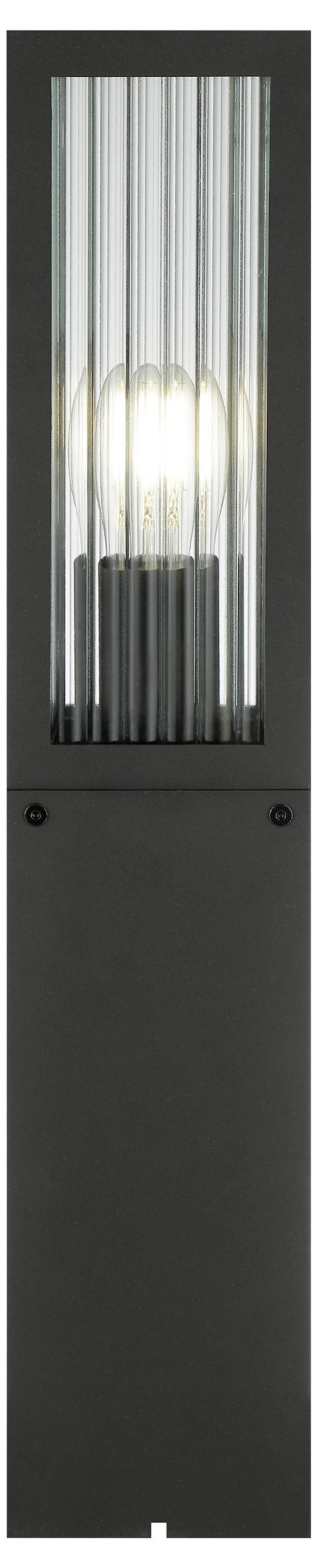 Hohe schwarze Außenwandleuchte mit geripptem Glaszylinder, zeigt eine leuchtende Glühbirne im oberen Bereich und ein durchgehend dunkles unteres Paneel.