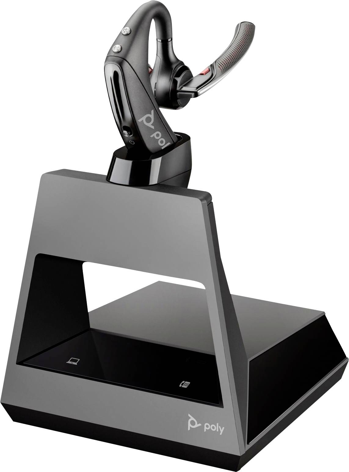 Schwarzes Poly-Headset auf einer Ladestation mit eleganter grau-schwarzer Basis, vor weißem Hintergrund dargestellt.