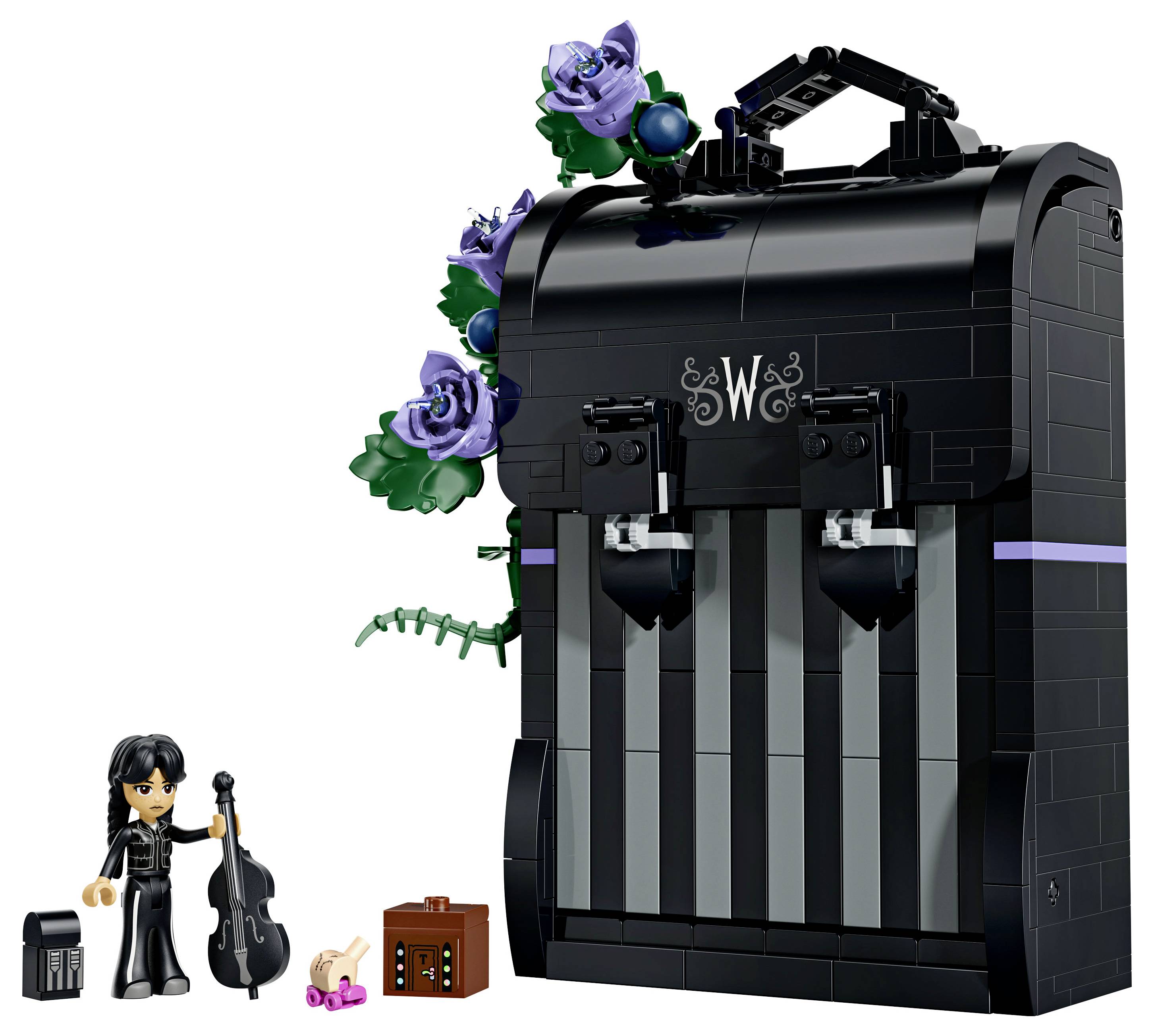 LEGO-artiger schwarz-farbiger, sargroformiger Schrank mit violetten Blumen und "SW"-Monogramm, dargestellt mit einer Cellospielerfigur und kleinen Zubehörteilen.