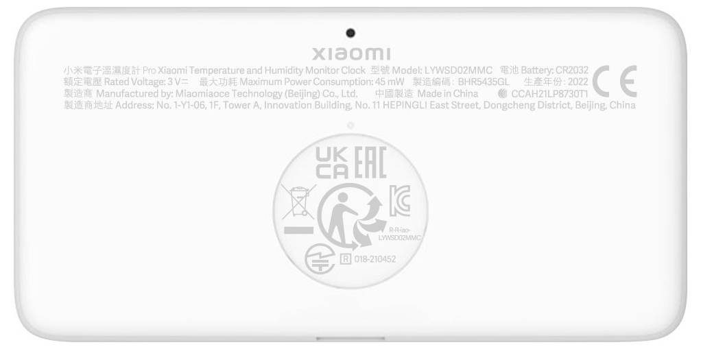 Rückseite einer Xiaomi-Temperatur- und Feuchtigkeitsmesser-Uhr mit schwachen Produktspezifikationen und Zertifizierungszeichen.
