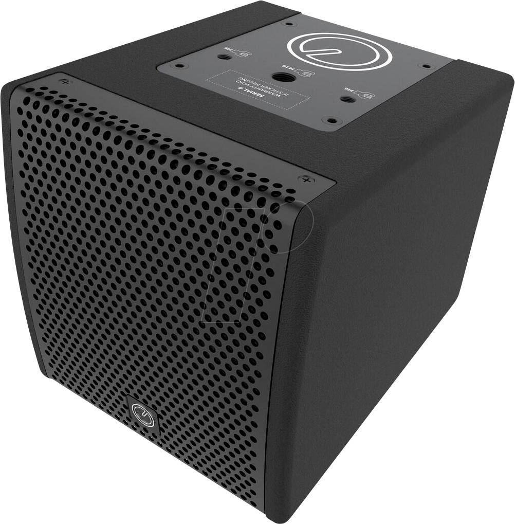 Schwarzer Lautsprecher-/Subwoofer-Würfel mit perforiertem Frontgitter und Bedienfeld oben vor weißem Hintergrund.