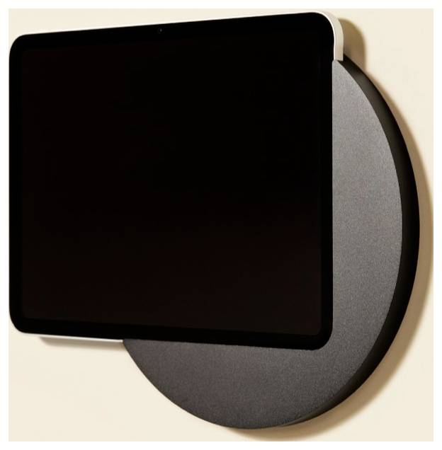 Modernes, wandmontiertes Leuchtenelement mit einem großen schwarzen rechteckigen Panel, das sich über einen grauen kreisförmigen Hintergrund auf einer beigen Wand überlagert.