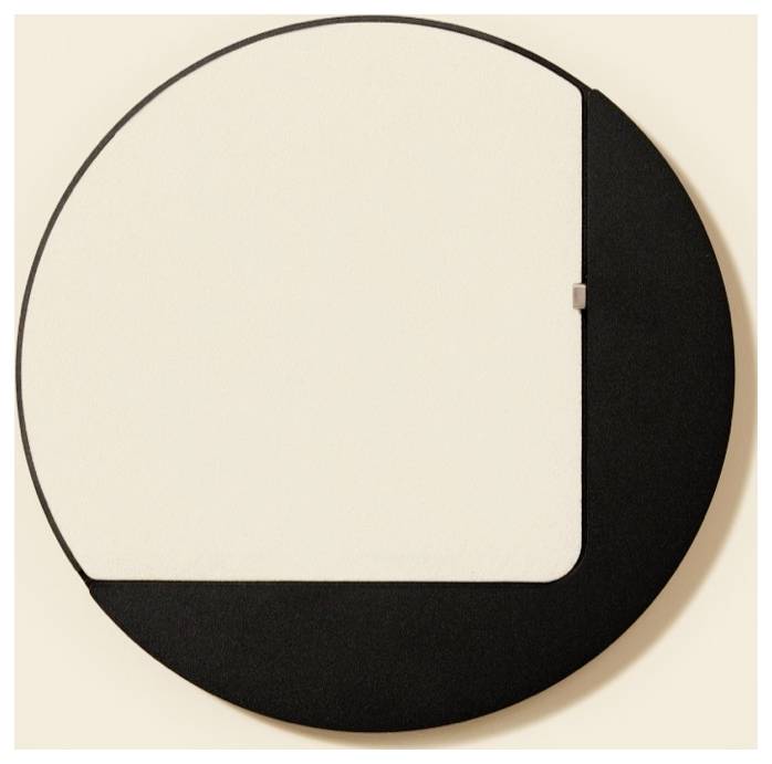 Abstrakte kreisförmige Schwarz-Weiß-Wandkunst mit einer großen dezentrierten weißen Form in einem schwarzen Ring.