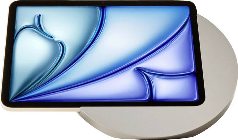 Ein Tablet mit blauem abstraktem Bildschirm steht auf einem grauen runden Sockel, mit den Logos 
