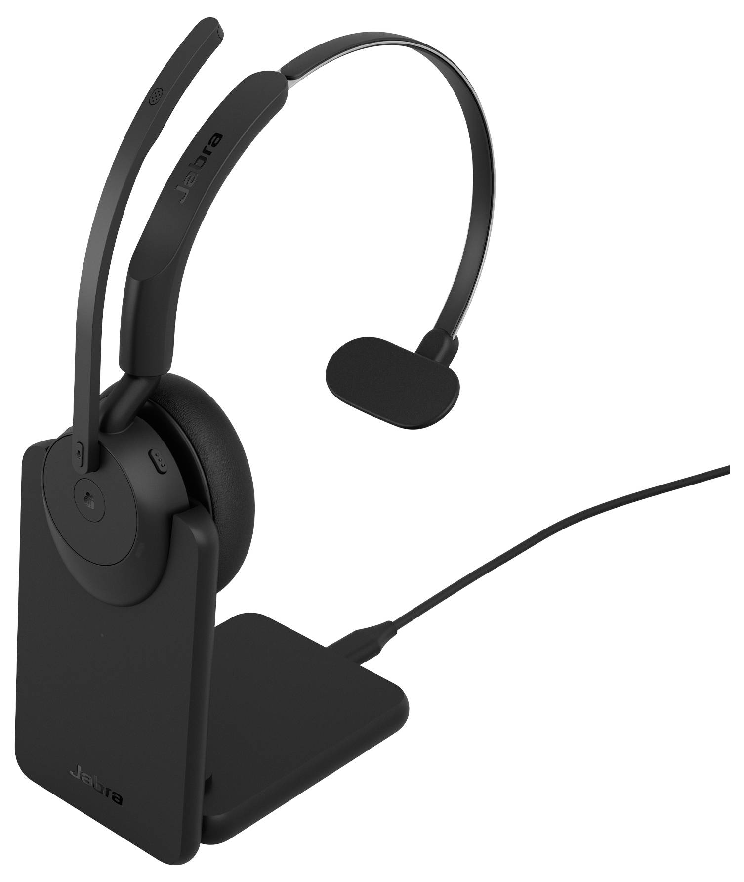 Schwarzes kabelloses Headset auf Ladeständer mit angeschlossenem Kabel, isoliert auf weißem Hintergrund dargestellt.