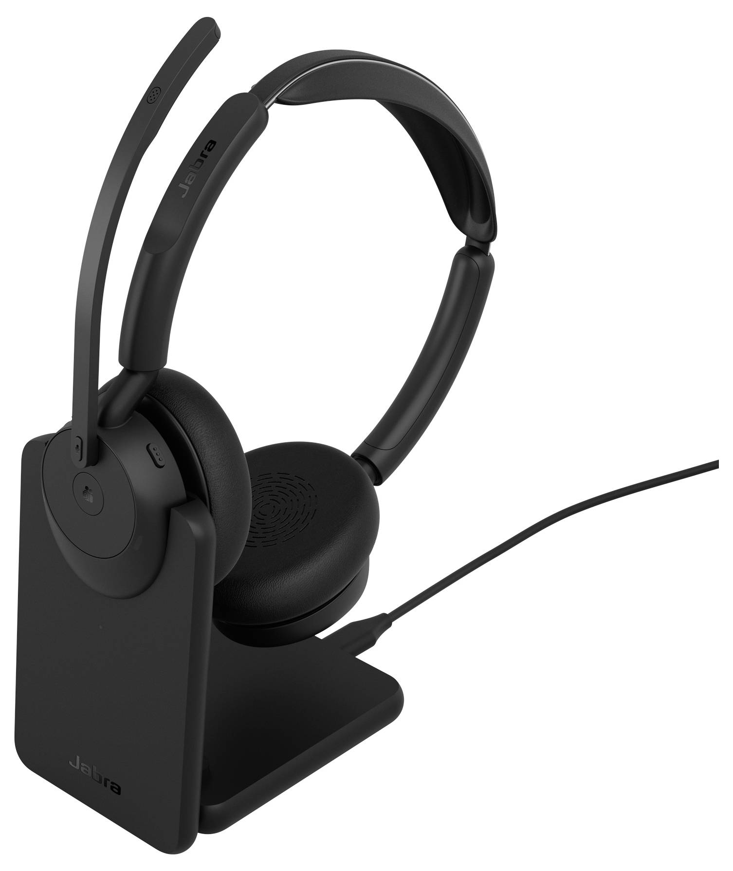 Schwarzes Over-Ear-Wireless-Headset auf einer Ladestation, mit Boom-Mikrofon und verbundenem Kabel.