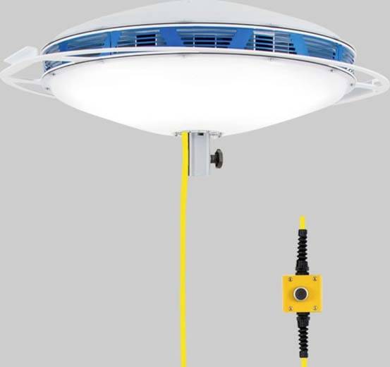Nahaufnahme einer an der Decke montierten Industrieleuchte mit einem gelben Stromkabel und einem inline gelben Kontrollschalter, der darunter hängt.