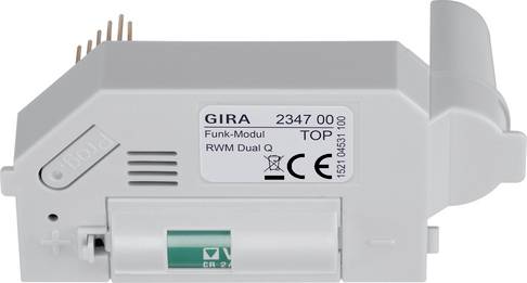 Weißes GIRA Funk-Modul RWM Dual Gerät mit Etikett und CE-Kennzeichnung, Vorderansicht mit sichtbaren Anschlüssen und Batteriefach.