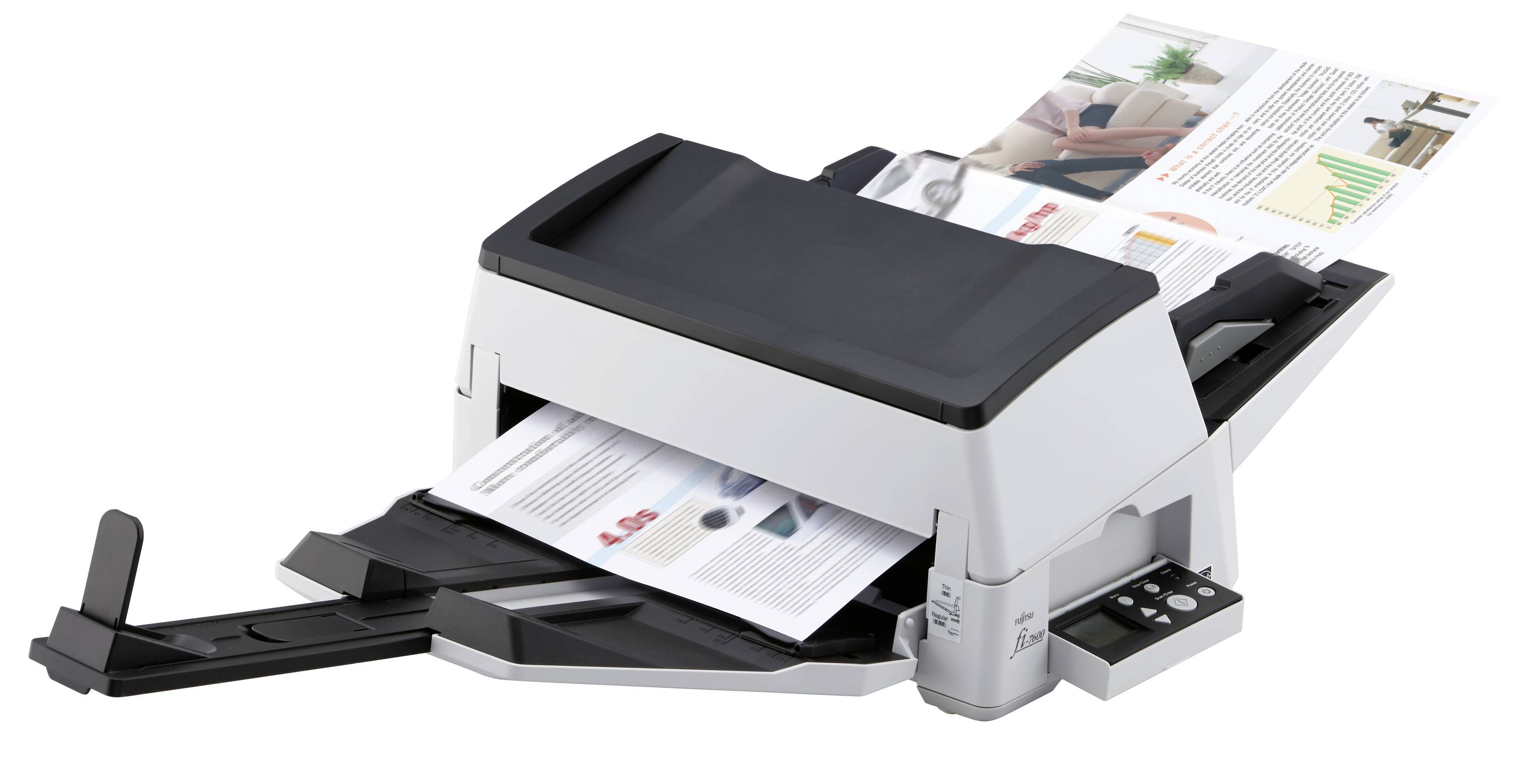 Desktopdruckgerät/Scanner beim Druck einer farbigen Broschüre mit Seiten, die im Papierfach ein- und ausgehen.