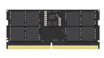 Draufsicht eines Computer-RAM-Moduls mit schwarzen Speicherbausteinen und goldenen Steckverbinder-Pins.