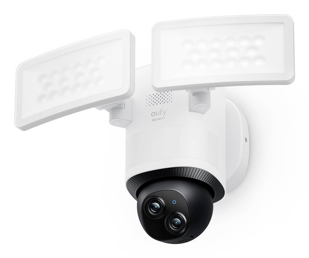 Weiße Eufy-Doppelscheinwerfer-Sicherheitskamera mit zwei verstellbaren Lichtpanelen und einem schwarzen Dual-Objektiv-Kameramodul auf einer Wandhalterung.