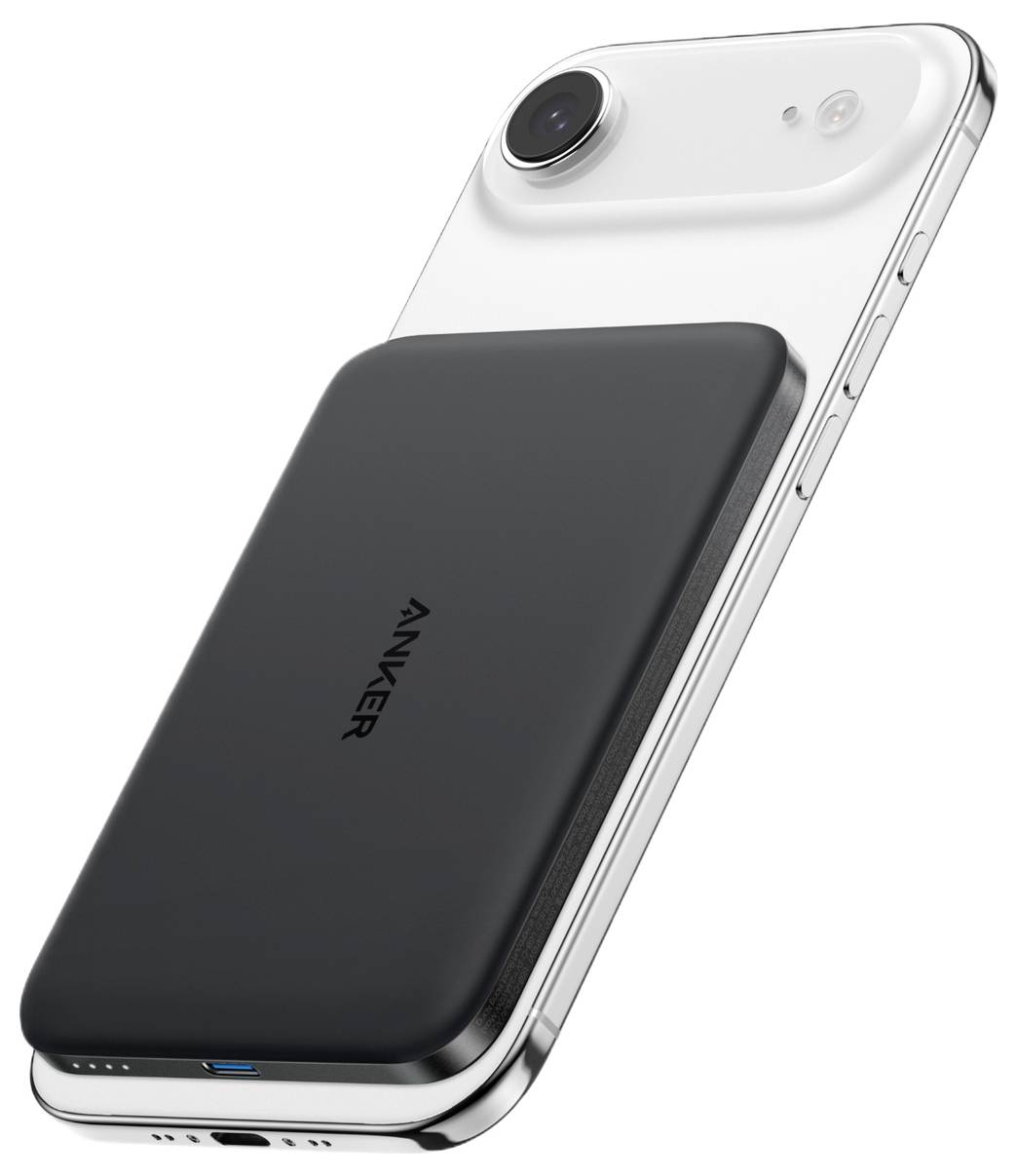 Schwarze Anker-Magnetpower Bank, die auf der Rückseite eines weißen iPhones angebracht ist und kabelloses Laden auf einem einfachen Hintergrund zeigt.
