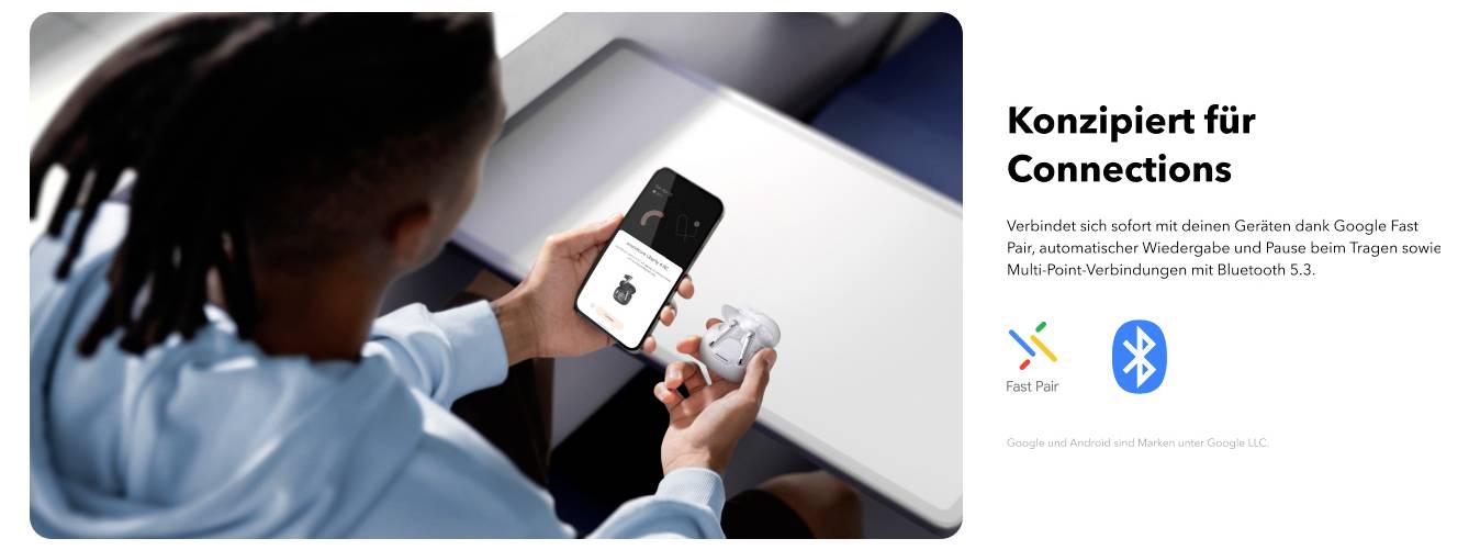 Werbebild zeigt eine Person, die ein Smartphone mit Ohrstöpseln verwendet; der Text lautet „Konzipiert für Connections