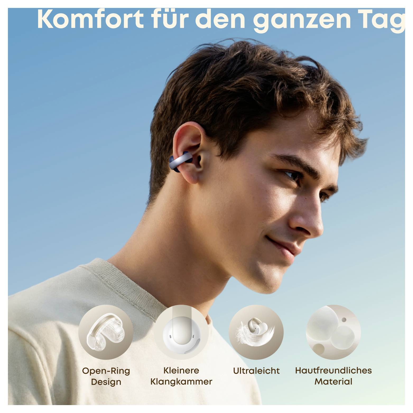 Junger Mann mit kabellosen Ohrhörern, mit deutschem Text „Komfort für den ganzen Tag