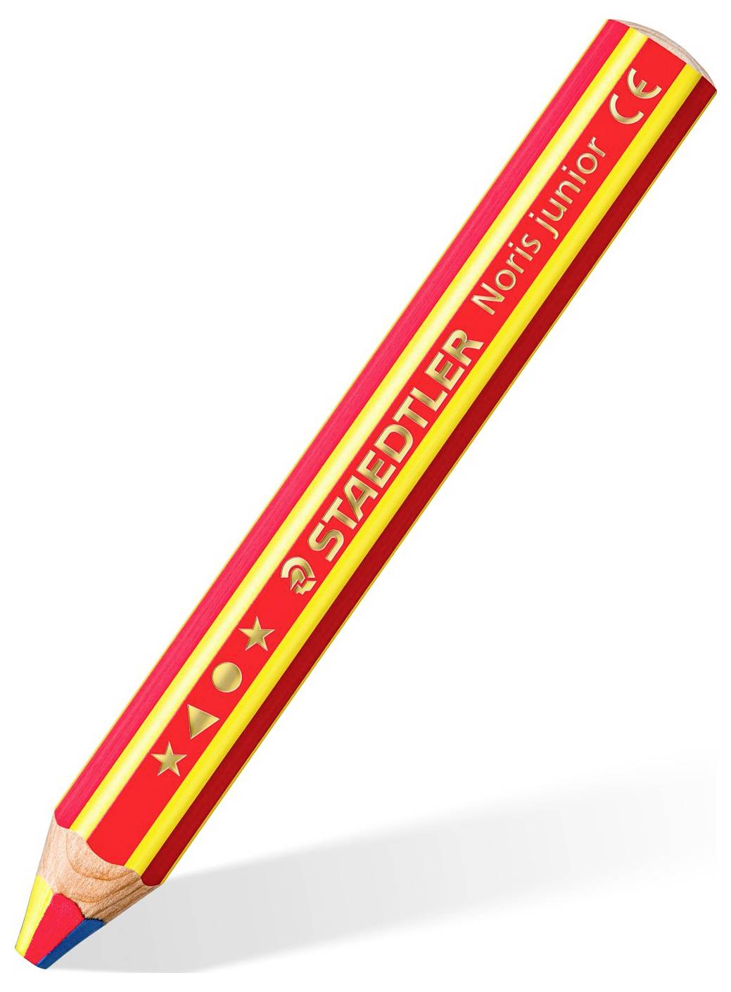 Roter Staedtler Norris junior Holzbleistift mit gelben Streifen und angespitzter mehrfarbiger Spitze, diagonal auf weißem Hintergrund dargestellt.
