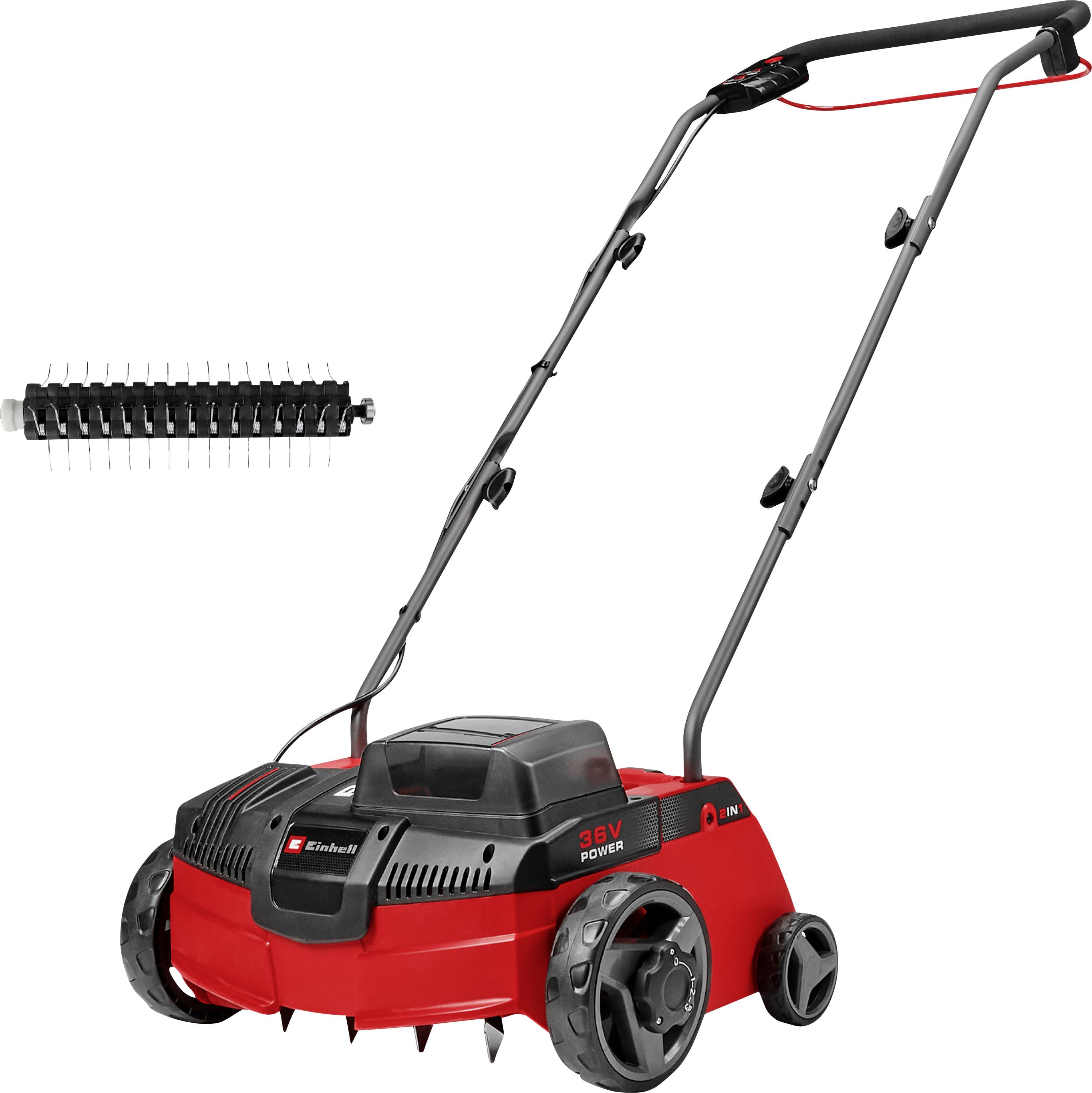 Roter elektrischer Rasenvertikutierer mit verstellbarem Griff und Rädern, gezeigt mit einer Nahaufnahme der Walzenanbauvorrichtung.