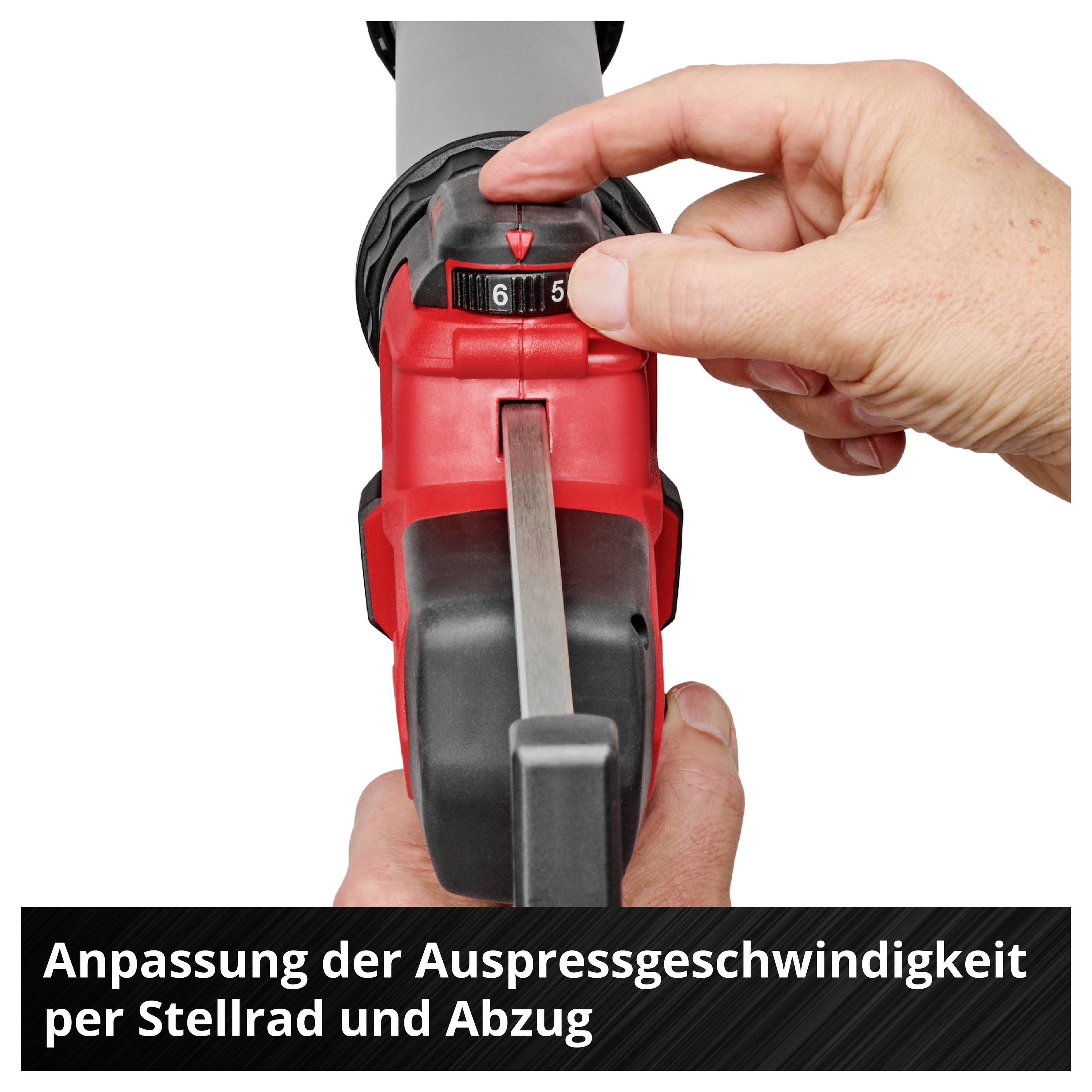 Hände stellen an einem roten Werkzeug mit Stellrad die Auspressgeschwindigkeit ein; Text: 'Anpassung der Auspressgeschwindigkeit per Stellrad und Abzug'