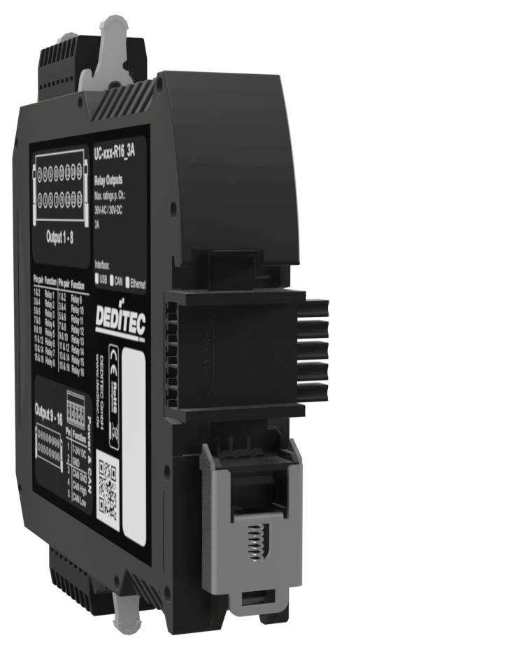 Schwarzes DIN-Schienen-Industrie-E/A-Modul mit Beschriftungen, Klemmenblöcken und vorderen Steckverbindern auf weißem Hintergrund dargestellt.
