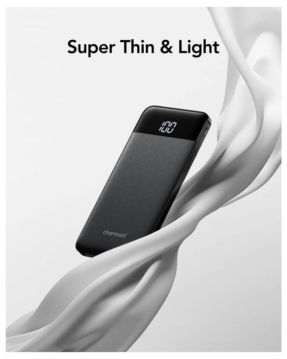 Schwarze schlanke Powerbank mit digitalem Batterie-Display, schwebend inmitten von fließendem weißem Stoff, mit dem Text „Super Thin & Light