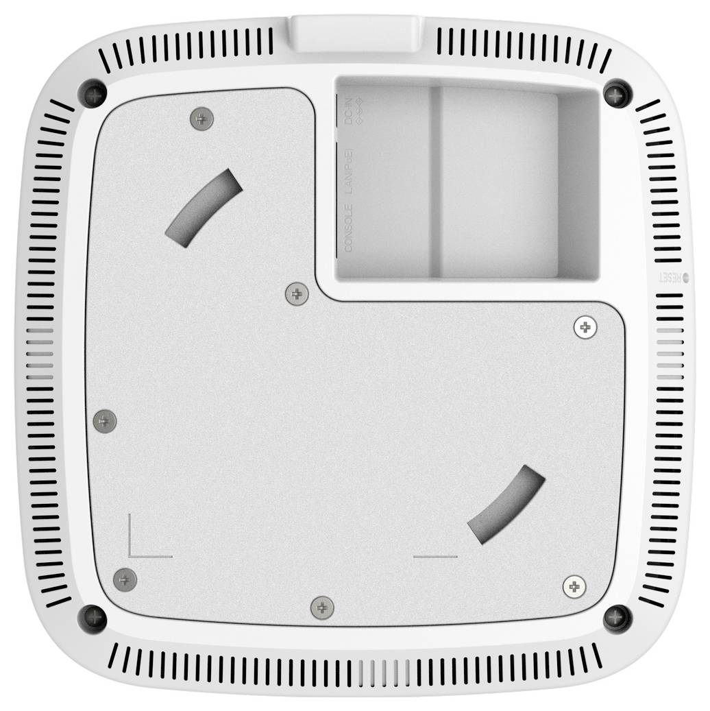 Unteransicht eines quadratischen drahtlosen Geräts mit Lüftungsschlitzen, Schrauben, Gumminoppen und einem eingelassenen Batteriegehäuse.