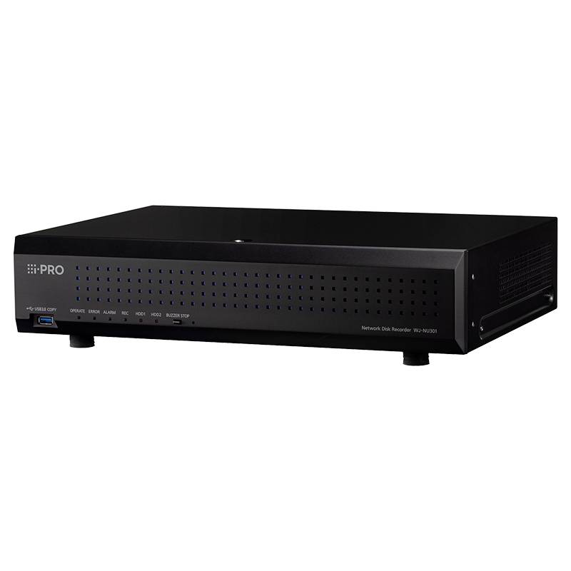 Schwarzer i-PRO-Netzwerk-Videorekorder mit vorderer USB-Anschluss und Statusanzeigen auf weißem Hintergrund.