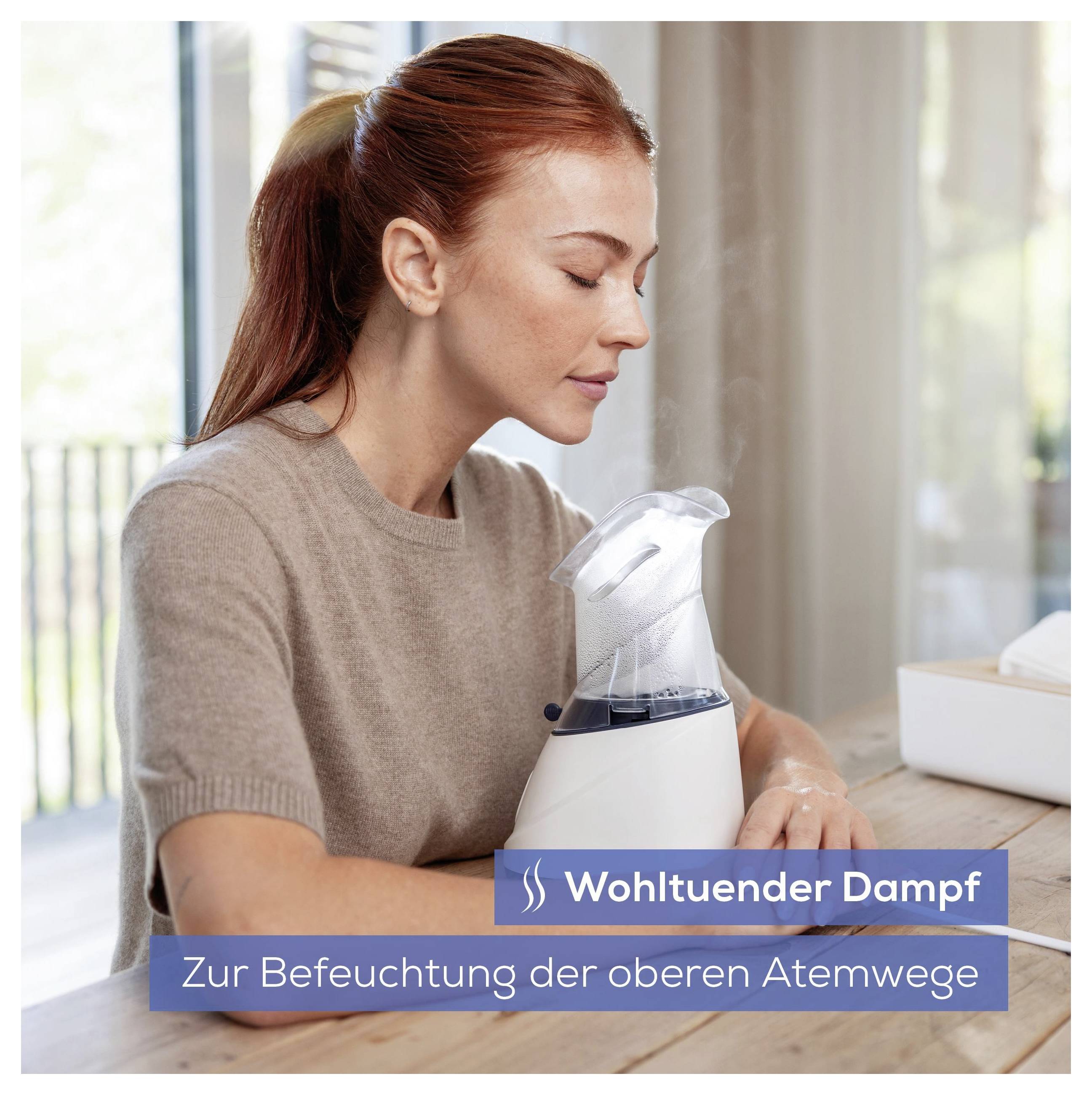 Frau verwendet einen Inhalator; Text: 'Wohltuender Dampf' und 'Zur Befeuchtung der oberen Atemwege'.