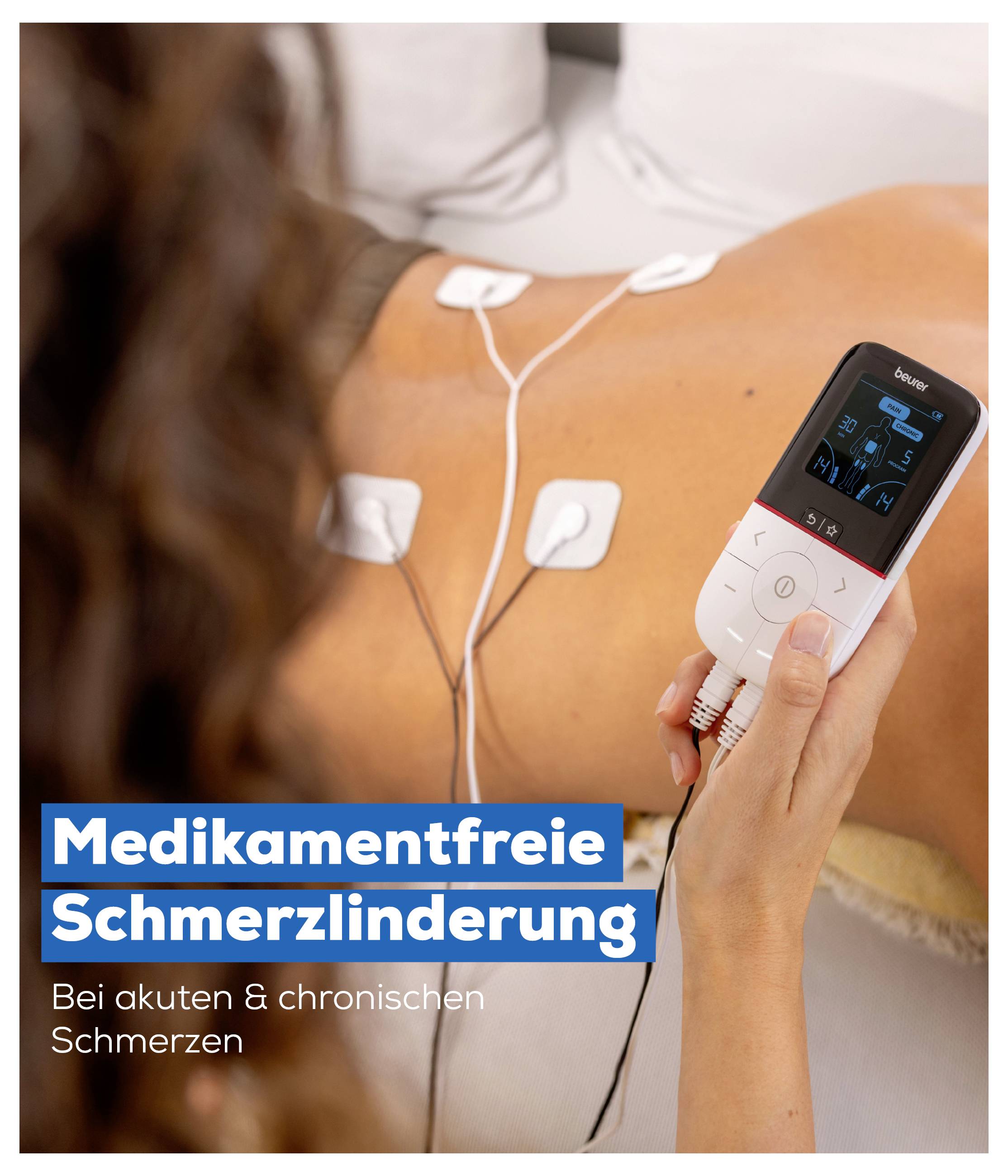 Hand hält ein TENS-Gerät auf einem Rücken mit Elektroden; Text: 'Medikamentfreie Schmerzlinderung' und 'Bei akuten & chronischen Schmerzen'.