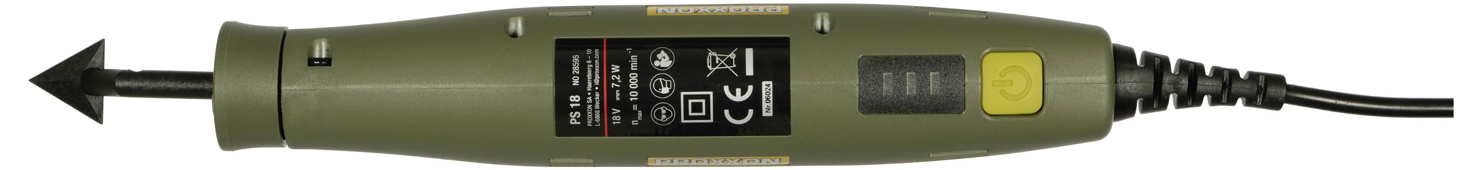 Ein grüner tragbarer elektrischer Schraubendreher mit einem schwarzen pfeilförmigen Aufsatz und gelbem Schalter, auf weißem Hintergrund dargestellt.