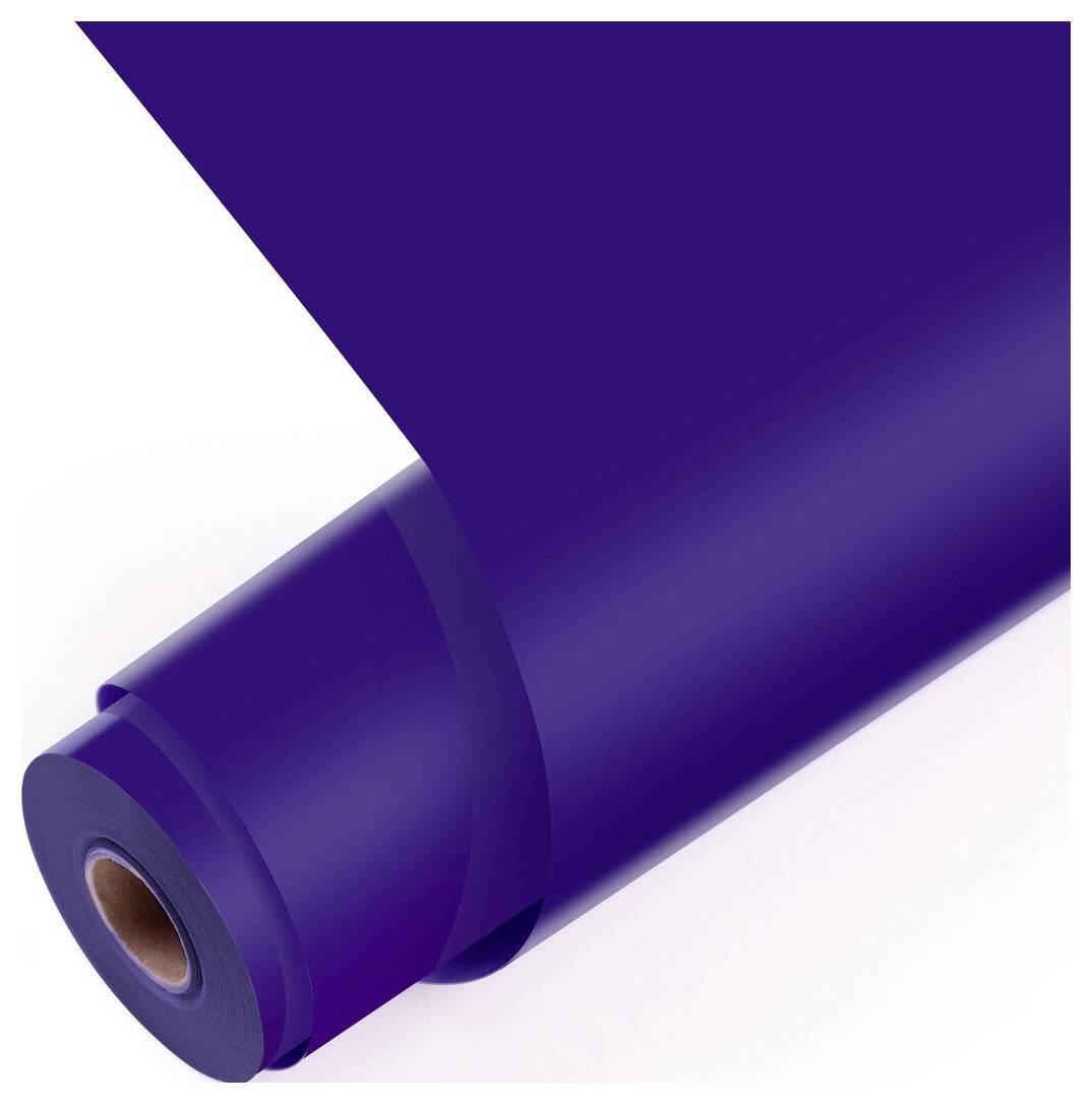 Violette Rollen aus Papier oder Vinyl auf einer Spule, diagonal auf weißem Hintergrund dargestellt.