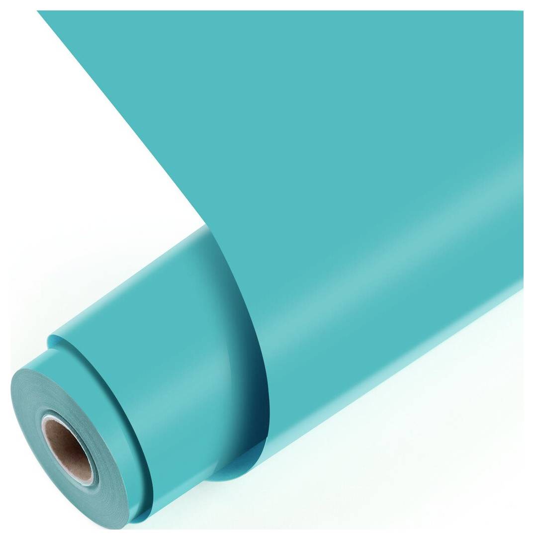 Aufgerolltes Stoff- oder Vinylinaterial in Blaugrün auf einer Röhre, in Nahaufnahme auf weißem Hintergrund dargestellt.