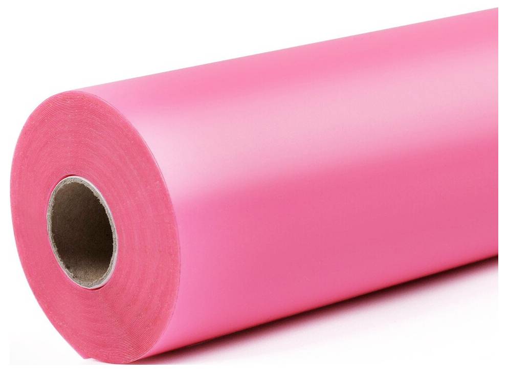 Eine große Rolle aus leuchtend rosa Papier oder Vinylmaterial auf weißem Hintergrund.