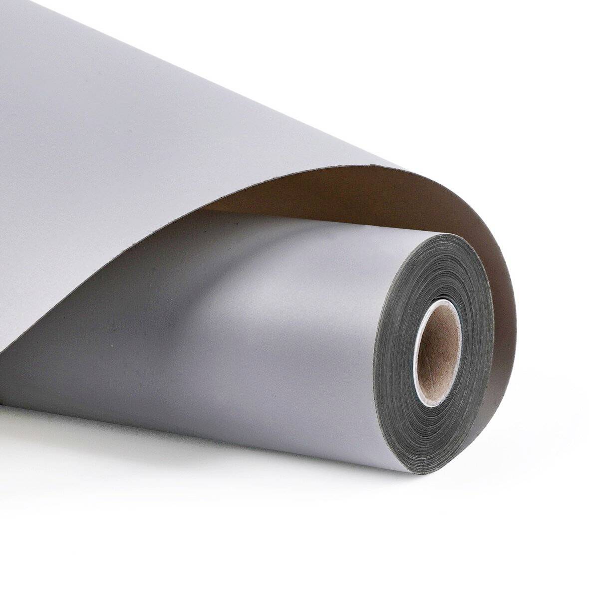 Rolle aus grauem Klebematerial, das auf weißem Hintergrund teilweise abgerollt ist.