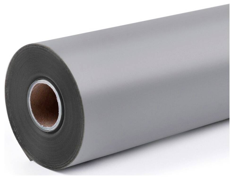 Eine große Rolle aus grauem Material auf einem Pappkern, in Großaufnahme vor weißem Hintergrund gezeigt.